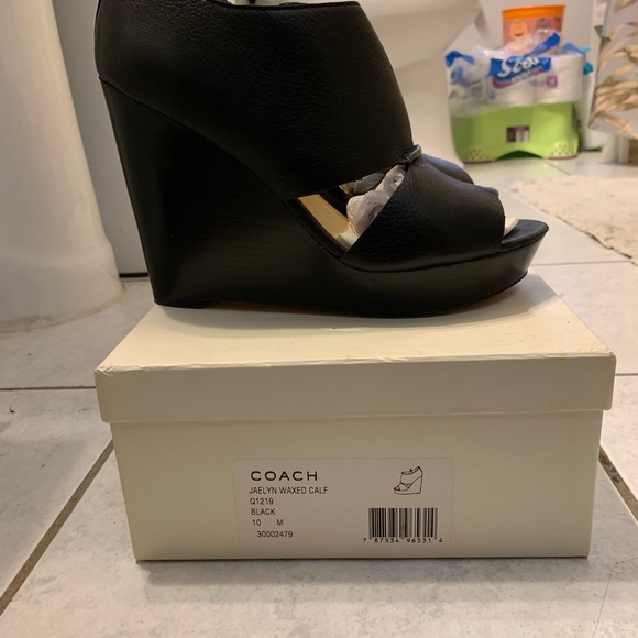 Coach - Picture 3 of 4